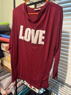 Bobbie Brooks Plus Size 1X Burgundy LOVE Graphic Hooded Long Sleeve Knit Top